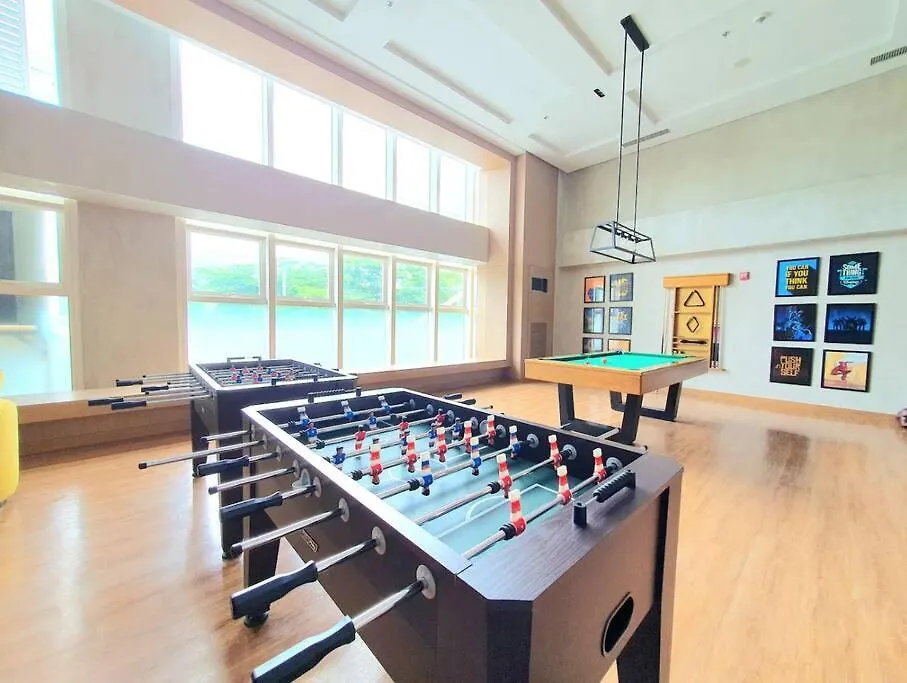 10G Cozy Condo At Park Mckinley West Near Venice Mall Manila