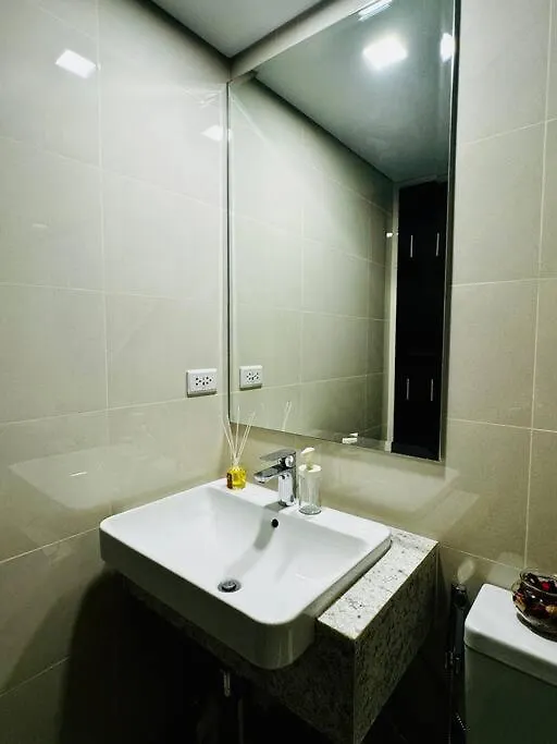 Apartment 10G Cozy Condo At Park Mckinley West Near Venice Mall Manila