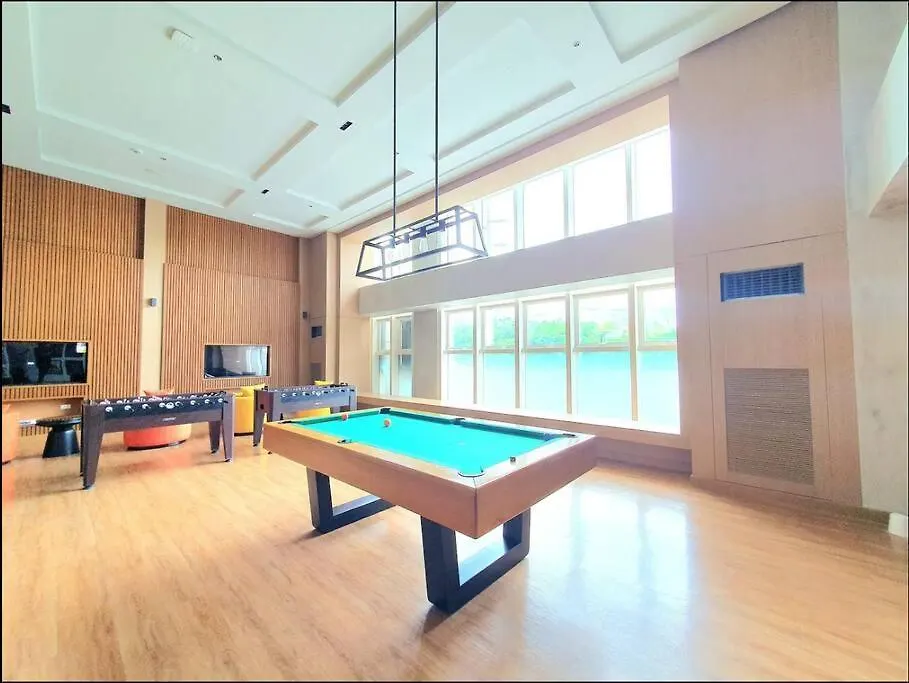 10G Cozy Condo At Park Mckinley West Near Venice Mall Manila 0*,