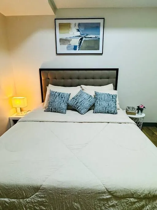 Apartment 10G Cozy Condo At Park Mckinley West Near Venice Mall Manila