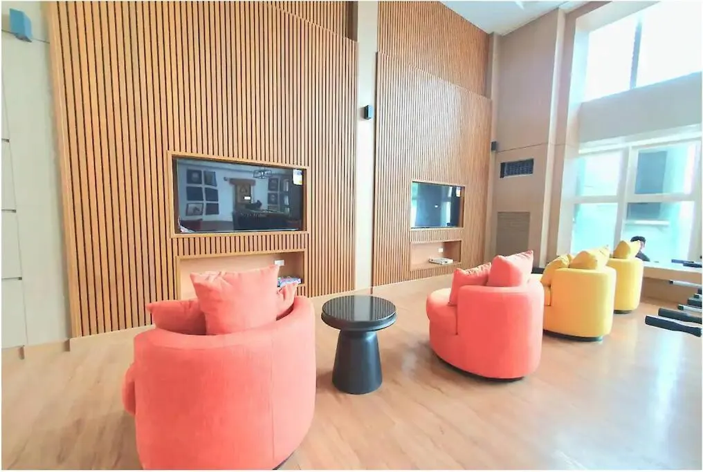 10G Cozy Condo At Park Mckinley West Near Venice Mall Manila 0*,  Philippines