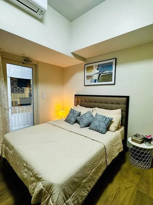 10G Cozy Condo At Park Mckinley West Near Venice Mall Manila