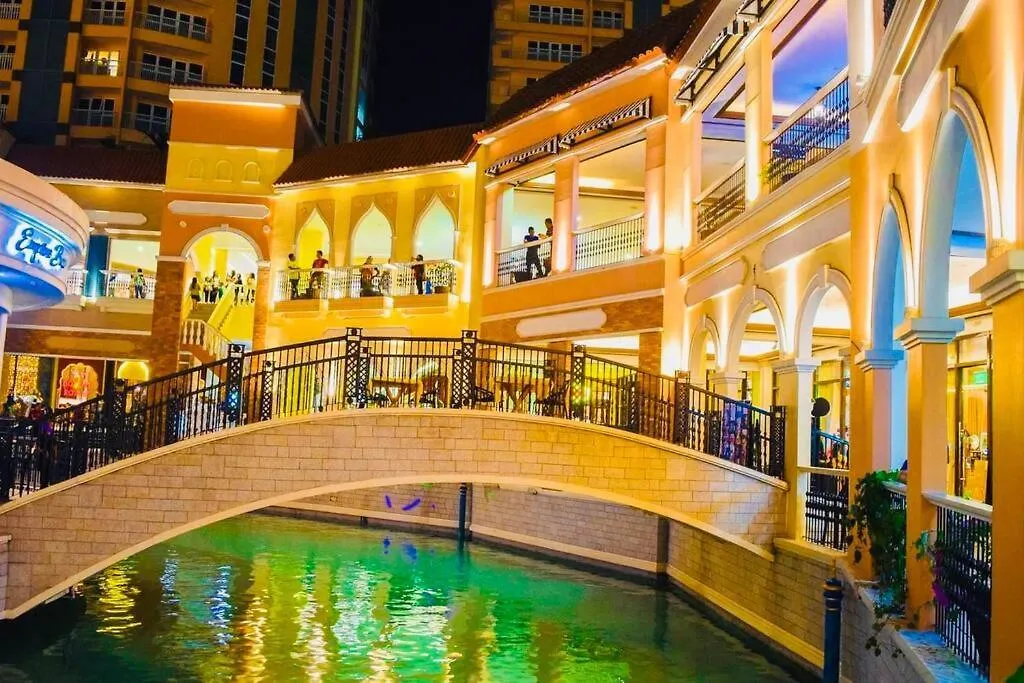10G Cozy Condo At Park Mckinley West Near Venice Mall Manila Philippines