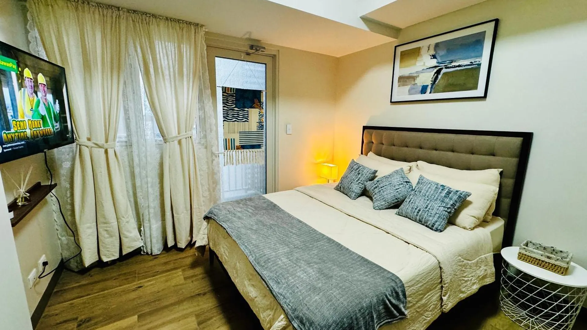 10G Cozy Condo At Park Mckinley West Near Venice Mall Manila Philippines